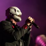Corey Taylor presenta nueva máscara en primer show de Slipknot en 18 meses